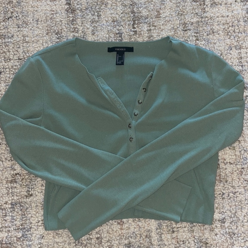 Long sleeved cropped shirt